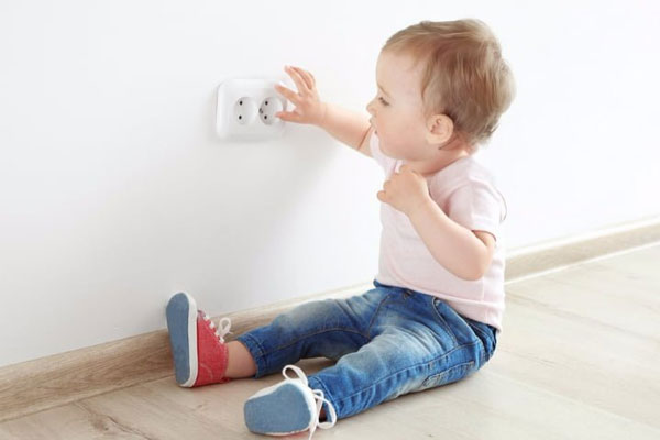 An toàn khi sử dụng điện cho người lớn và trẻ em